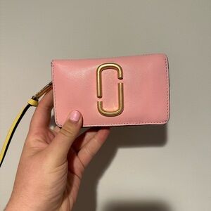 MARC JACOBS The snapshot compact wallet in multi color